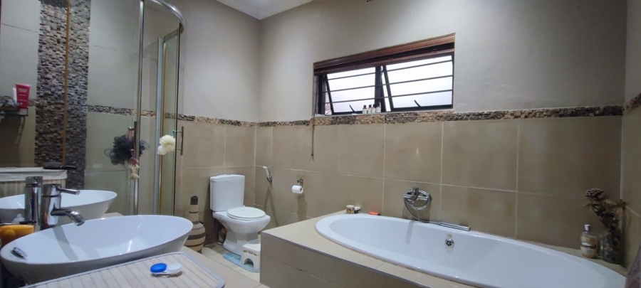 5 Bedroom Property for Sale in Erasmia Gauteng