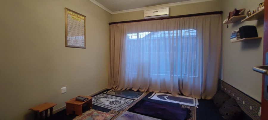 5 Bedroom Property for Sale in Erasmia Gauteng