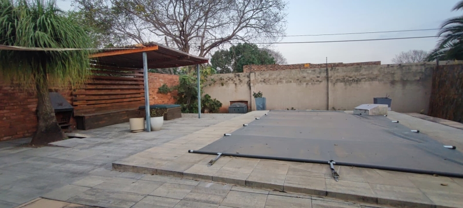5 Bedroom Property for Sale in Erasmia Gauteng