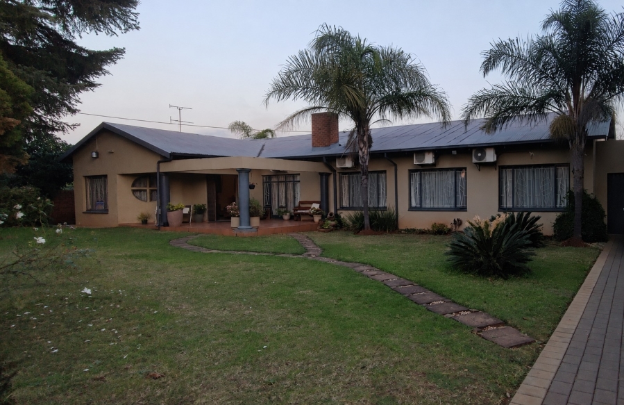 5 Bedroom Property for Sale in Erasmia Gauteng