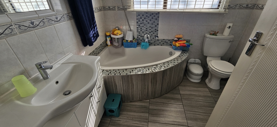 3 Bedroom Property for Sale in New Redruth Gauteng