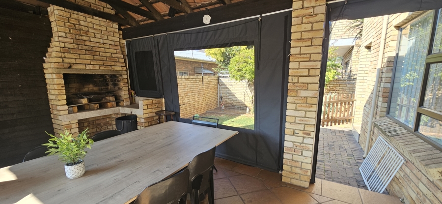 3 Bedroom Property for Sale in New Redruth Gauteng