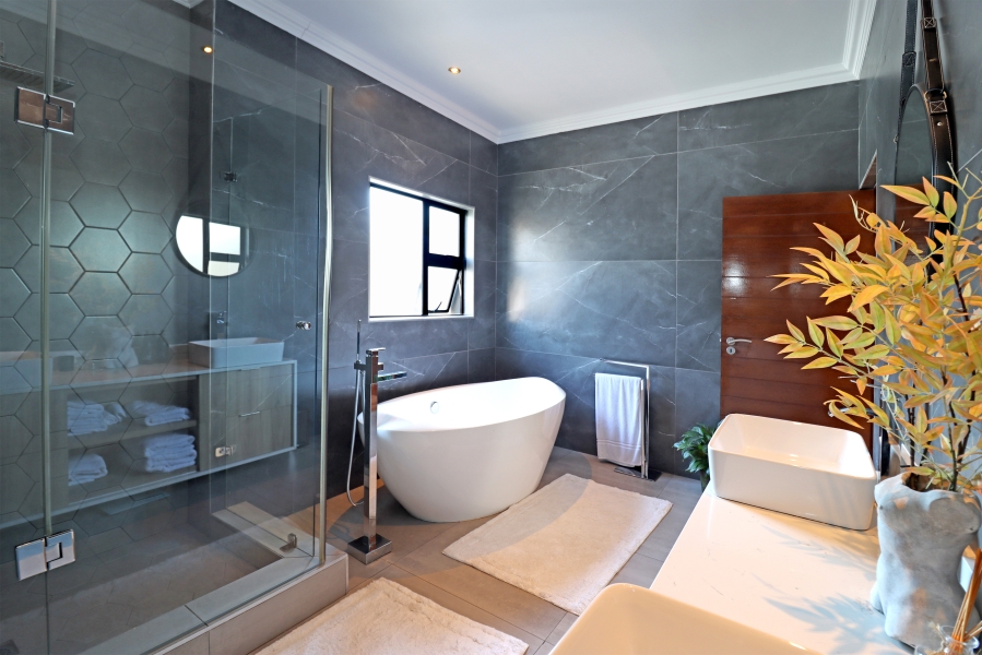 5 Bedroom Property for Sale in Beverley Gauteng