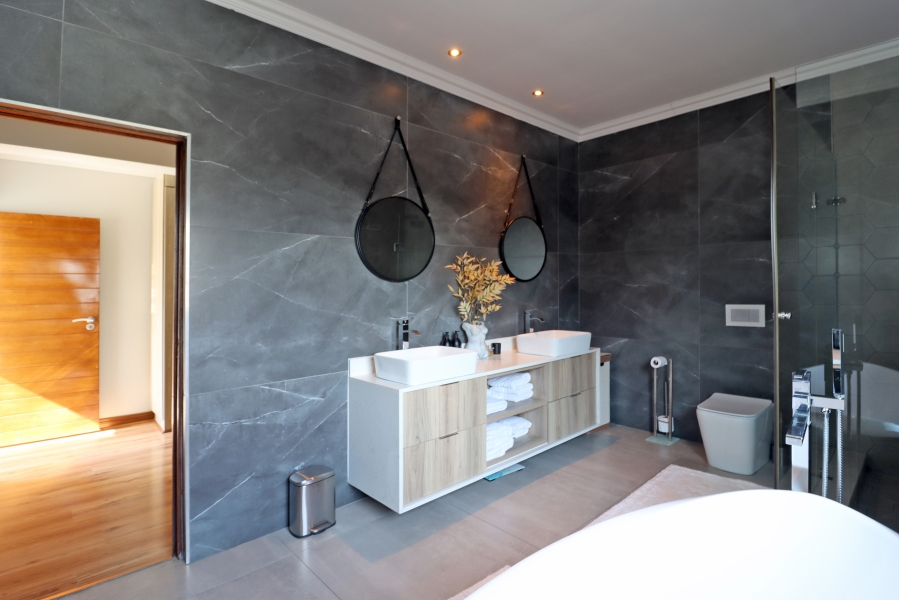 5 Bedroom Property for Sale in Beverley Gauteng