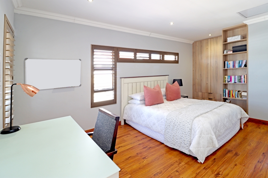 5 Bedroom Property for Sale in Beverley Gauteng