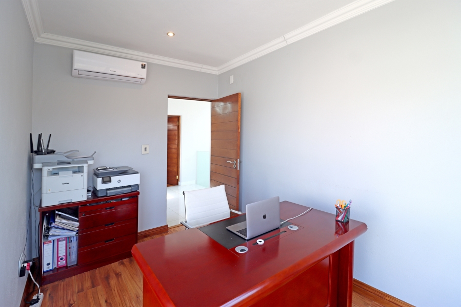 5 Bedroom Property for Sale in Beverley Gauteng