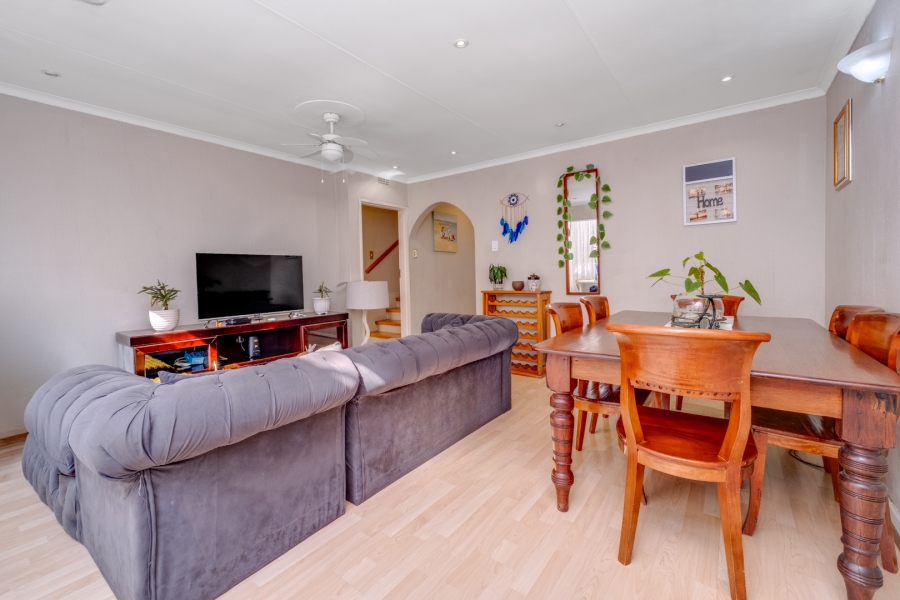 2 Bedroom Property for Sale in Bryanston Gauteng