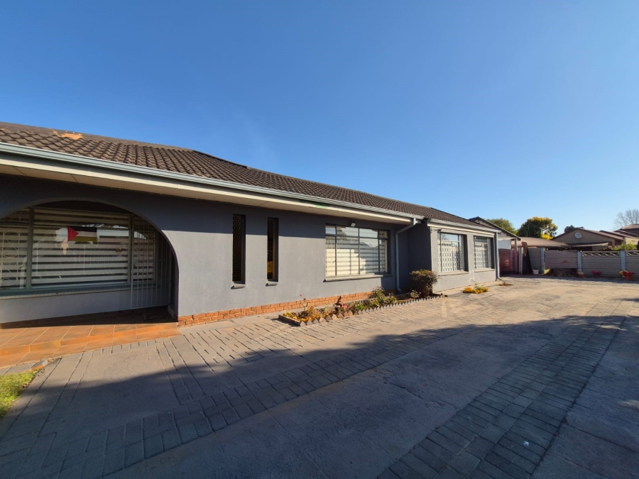 5 Bedroom Property for Sale in Arcon Park Gauteng