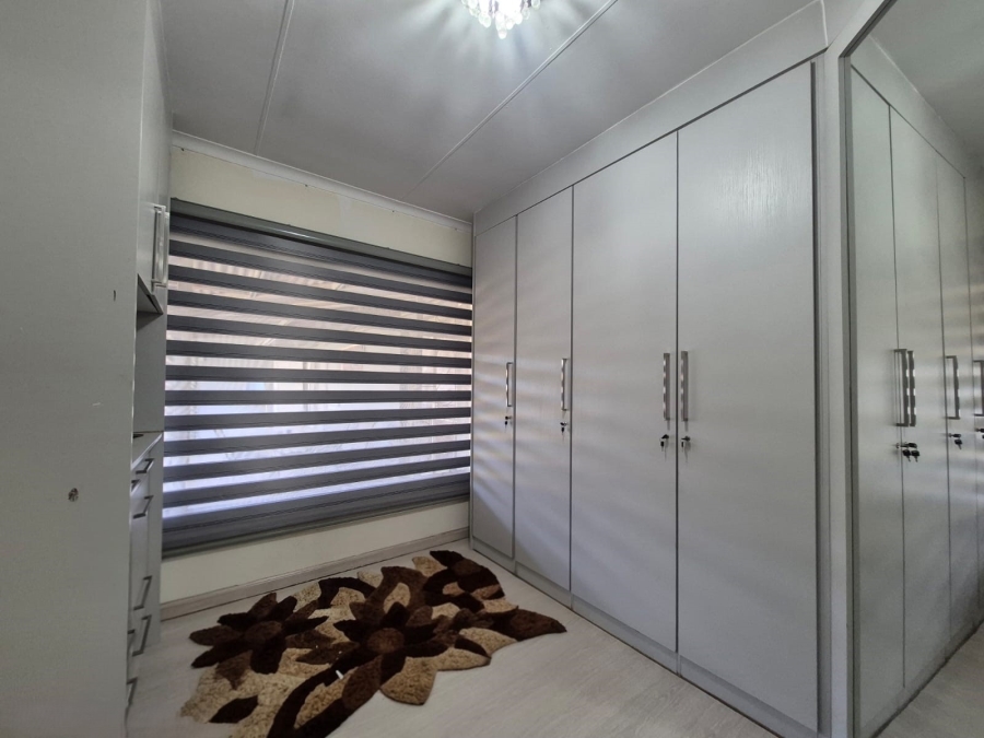 5 Bedroom Property for Sale in Arcon Park Gauteng