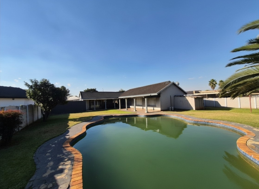 5 Bedroom Property for Sale in Arcon Park Gauteng