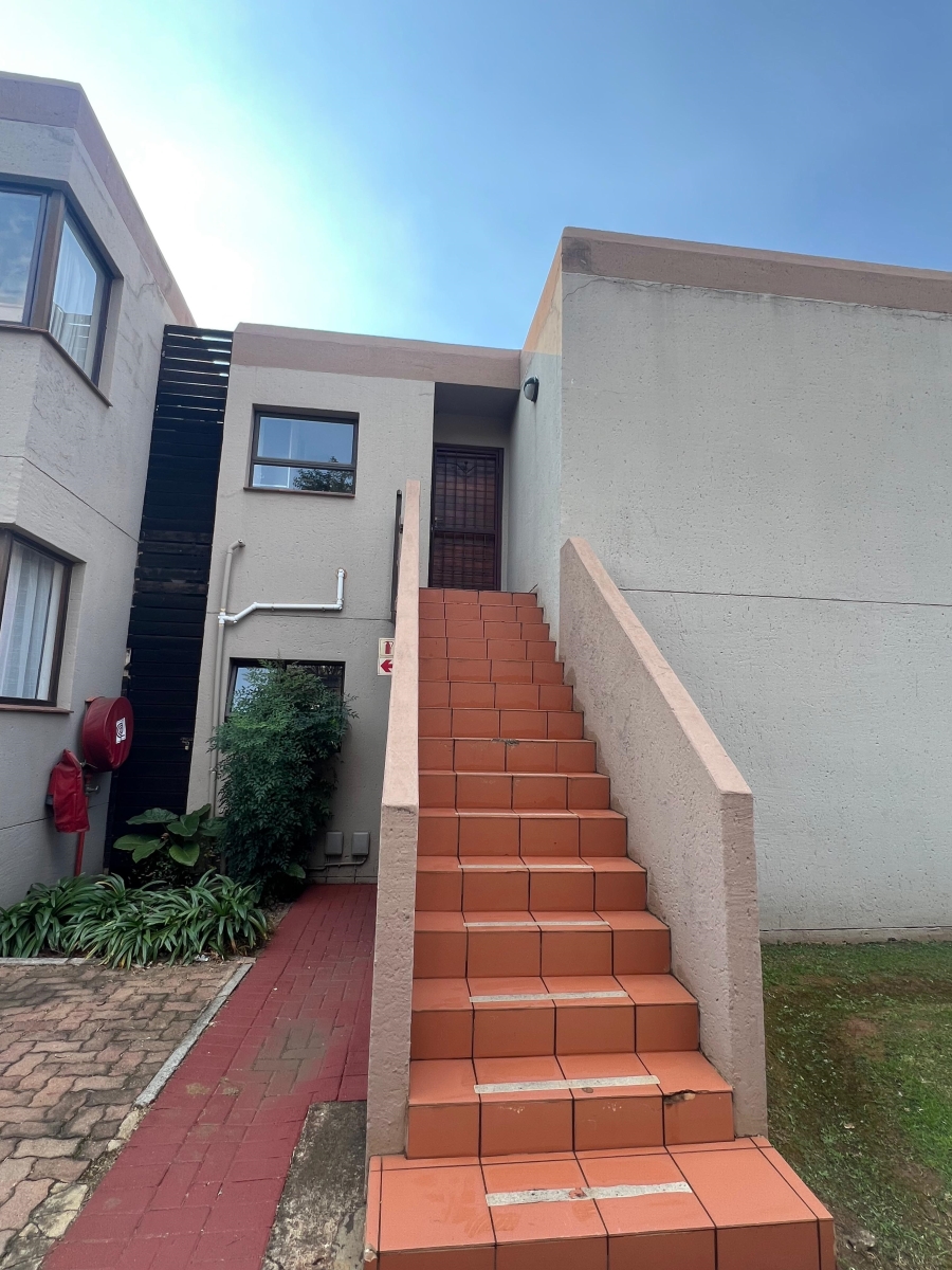 To Let 2 Bedroom Property for Rent in Glenvista Gauteng