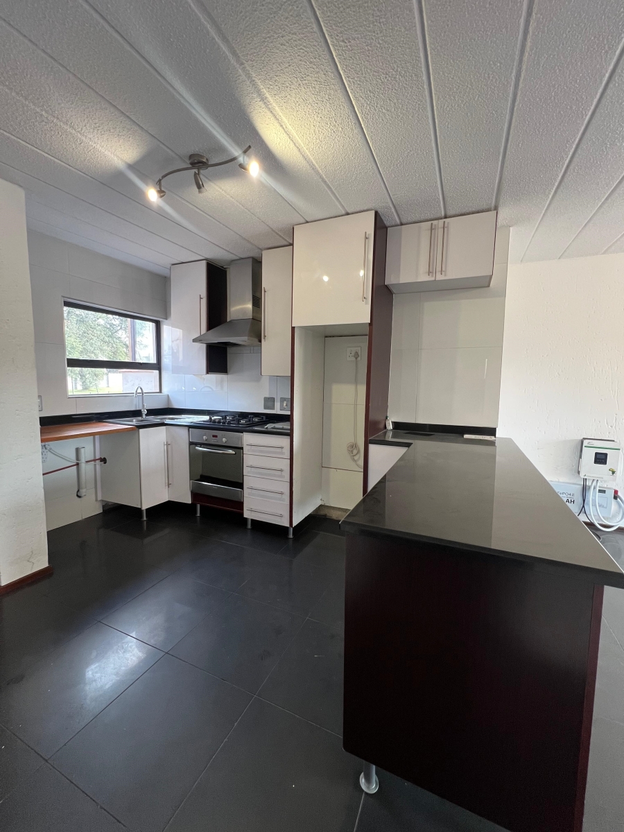 To Let 2 Bedroom Property for Rent in Glenvista Gauteng