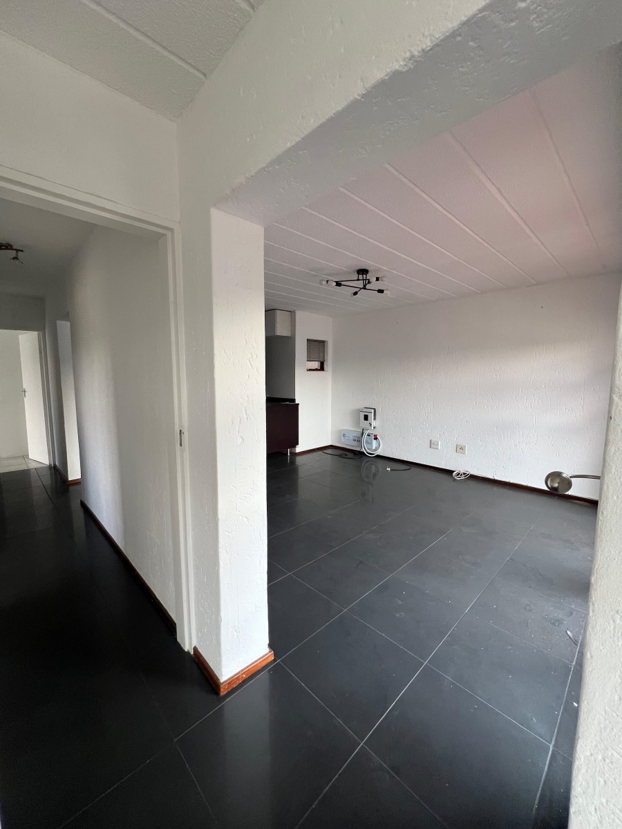 To Let 2 Bedroom Property for Rent in Glenvista Gauteng