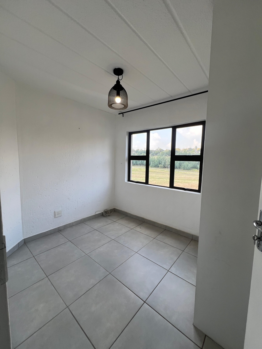 To Let 2 Bedroom Property for Rent in Glenvista Gauteng
