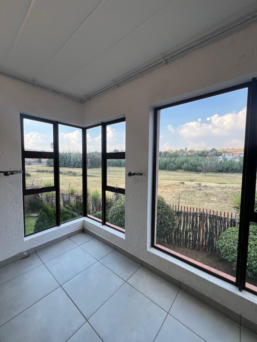 To Let 2 Bedroom Property for Rent in Glenvista Gauteng