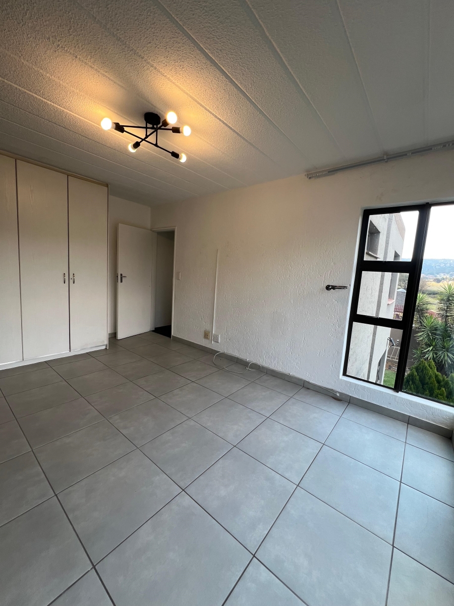 To Let 2 Bedroom Property for Rent in Glenvista Gauteng