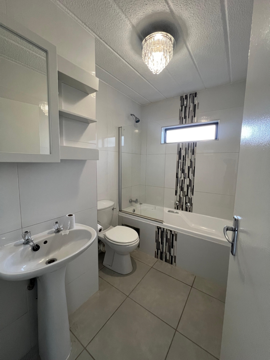 To Let 2 Bedroom Property for Rent in Glenvista Gauteng