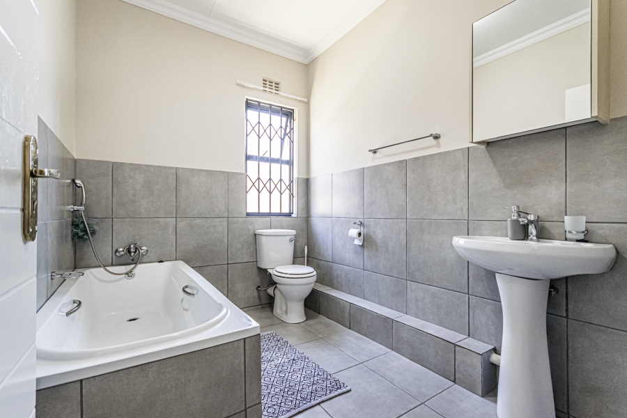 3 Bedroom Property for Sale in Toekomsrus Gauteng