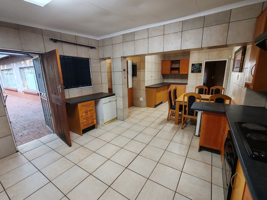6 Bedroom Property for Sale in Kameeldrift West Gauteng