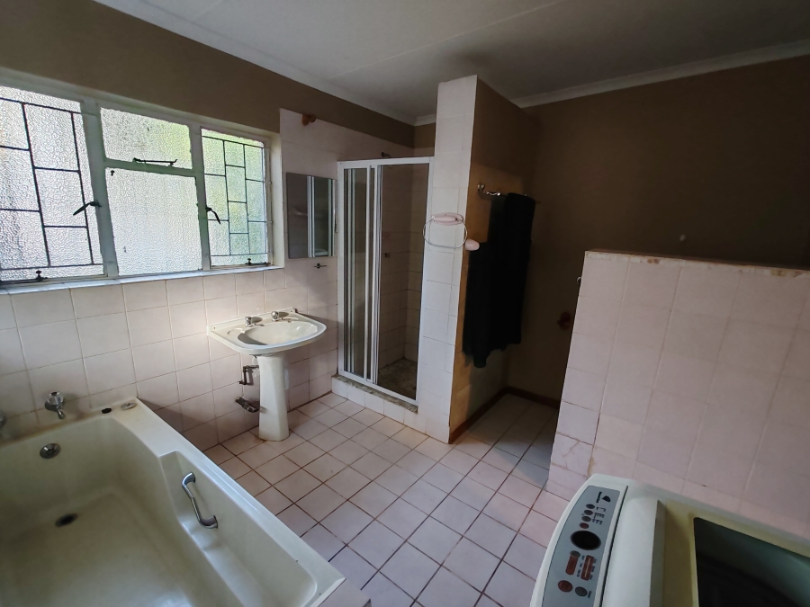 6 Bedroom Property for Sale in Kameeldrift West Gauteng