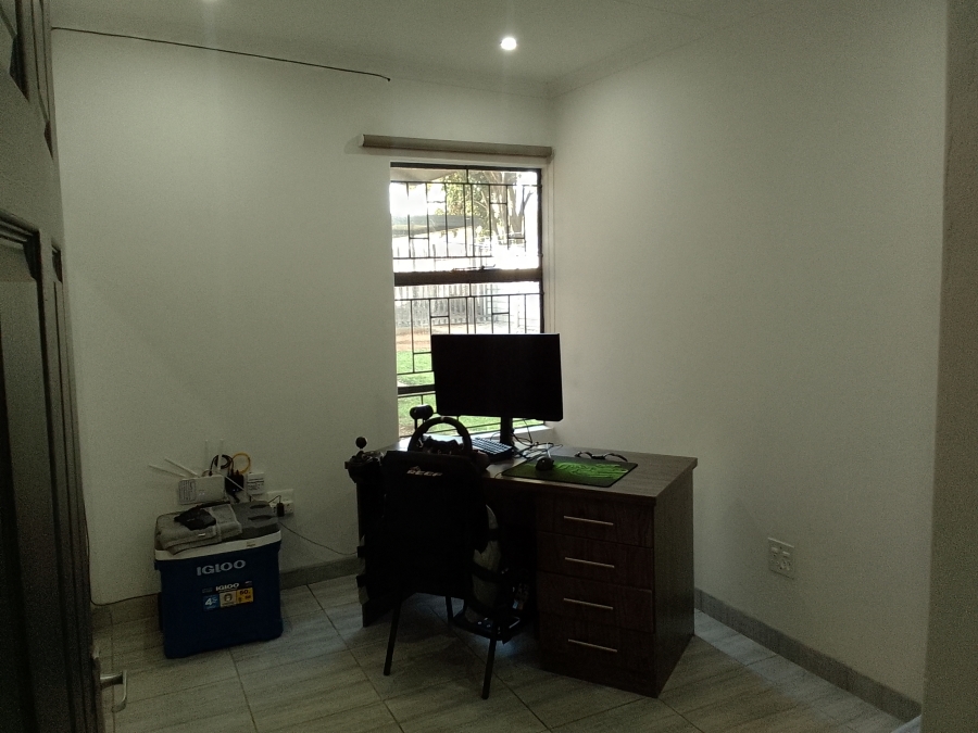 7 Bedroom Property for Sale in Mantevrede Gauteng