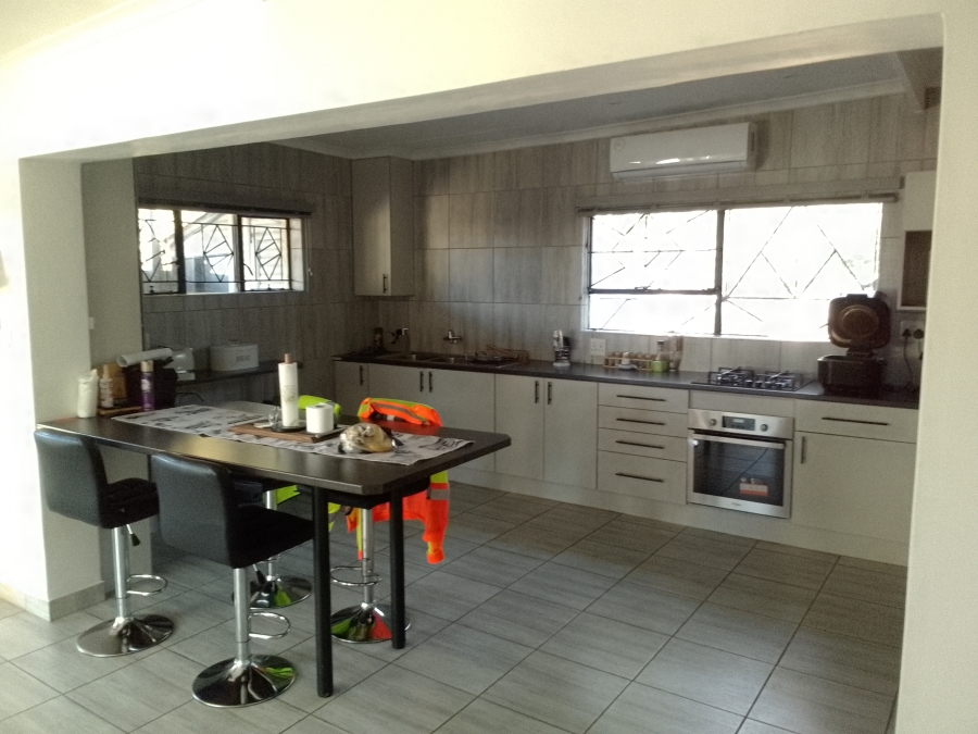 7 Bedroom Property for Sale in Mantevrede Gauteng