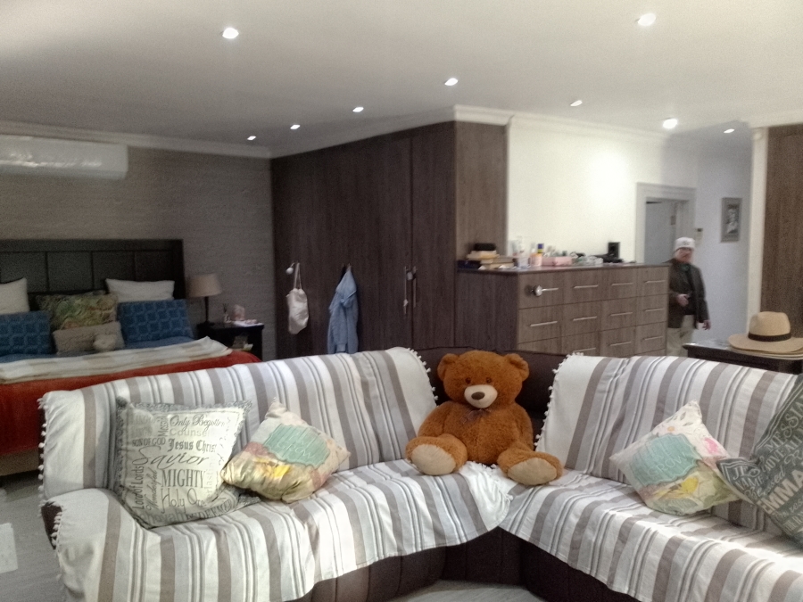 7 Bedroom Property for Sale in Mantevrede Gauteng