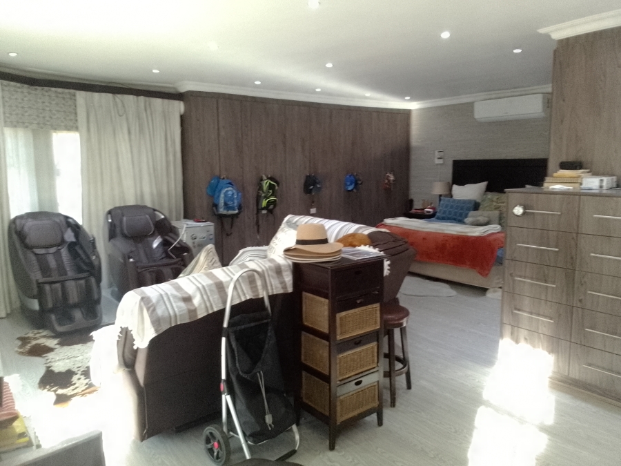 7 Bedroom Property for Sale in Mantevrede Gauteng