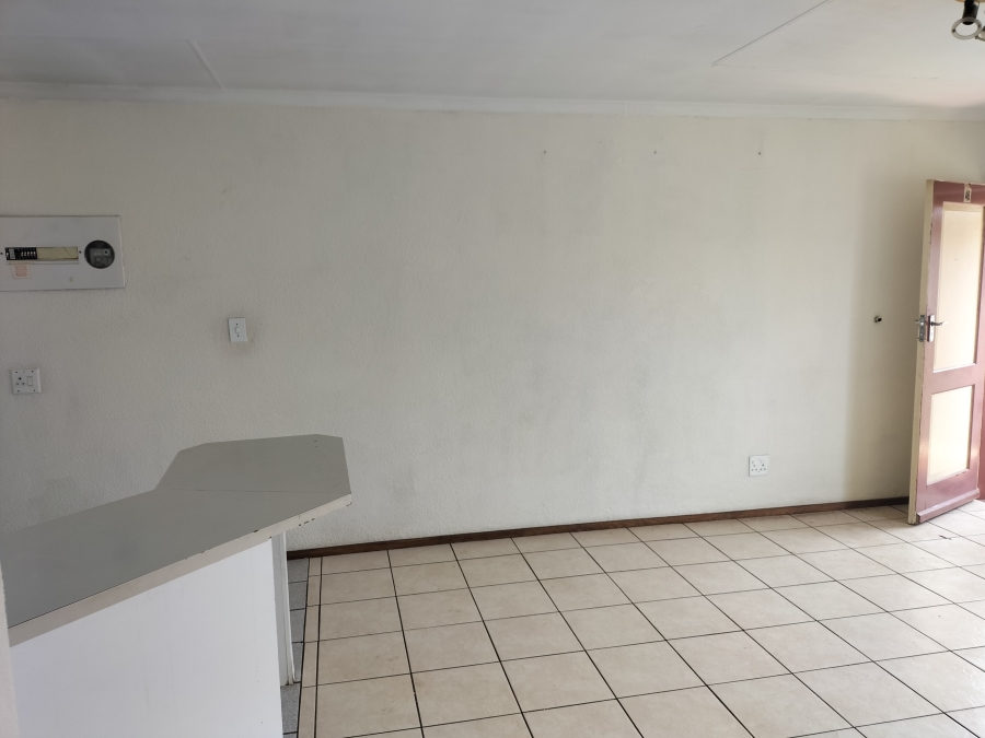 2 Bedroom Property for Sale in Lakefield Gauteng