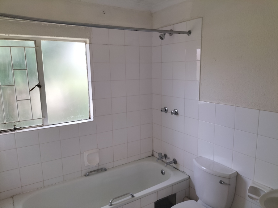 2 Bedroom Property for Sale in Lakefield Gauteng