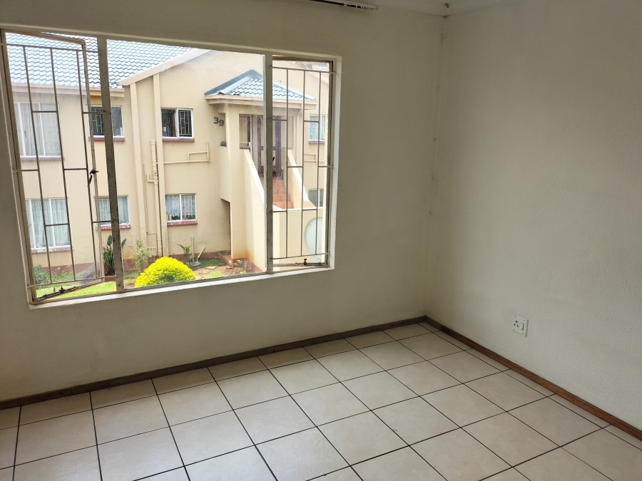 2 Bedroom Property for Sale in Lakefield Gauteng