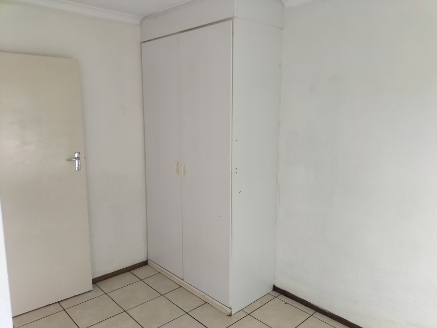2 Bedroom Property for Sale in Lakefield Gauteng