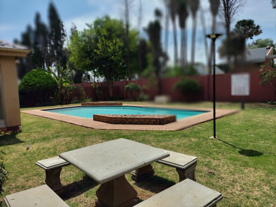 2 Bedroom Property for Sale in Lakefield Gauteng