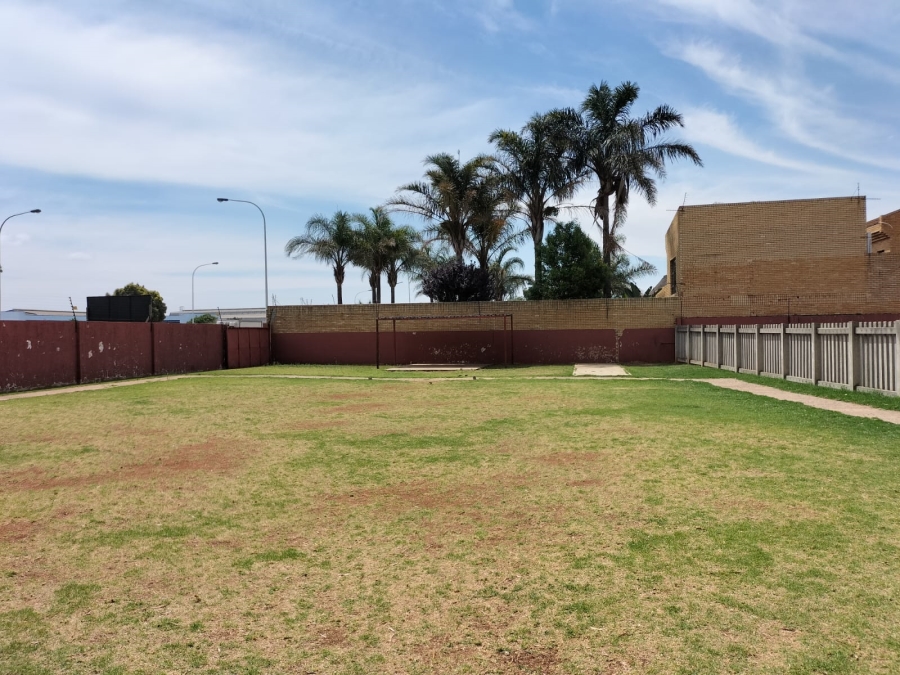 2 Bedroom Property for Sale in Lakefield Gauteng