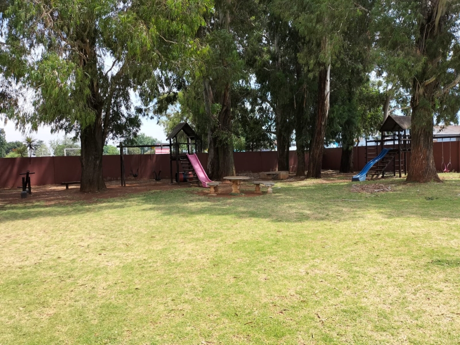 2 Bedroom Property for Sale in Lakefield Gauteng