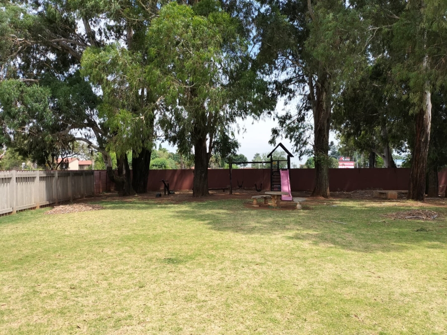 2 Bedroom Property for Sale in Lakefield Gauteng