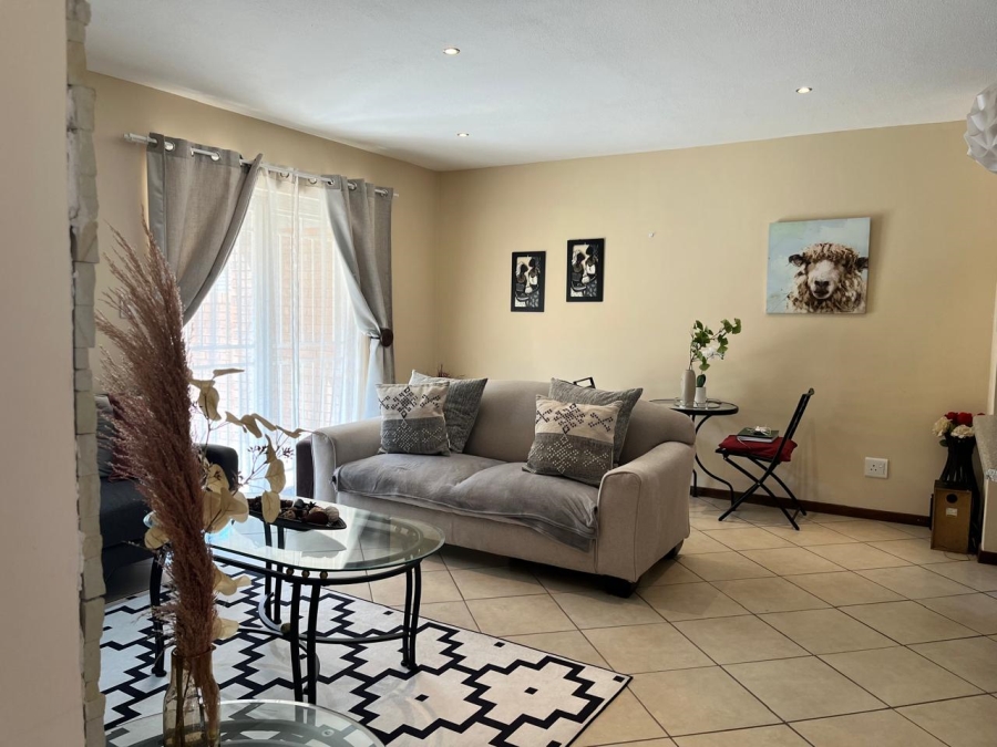 2 Bedroom Property for Sale in Monavoni Gauteng