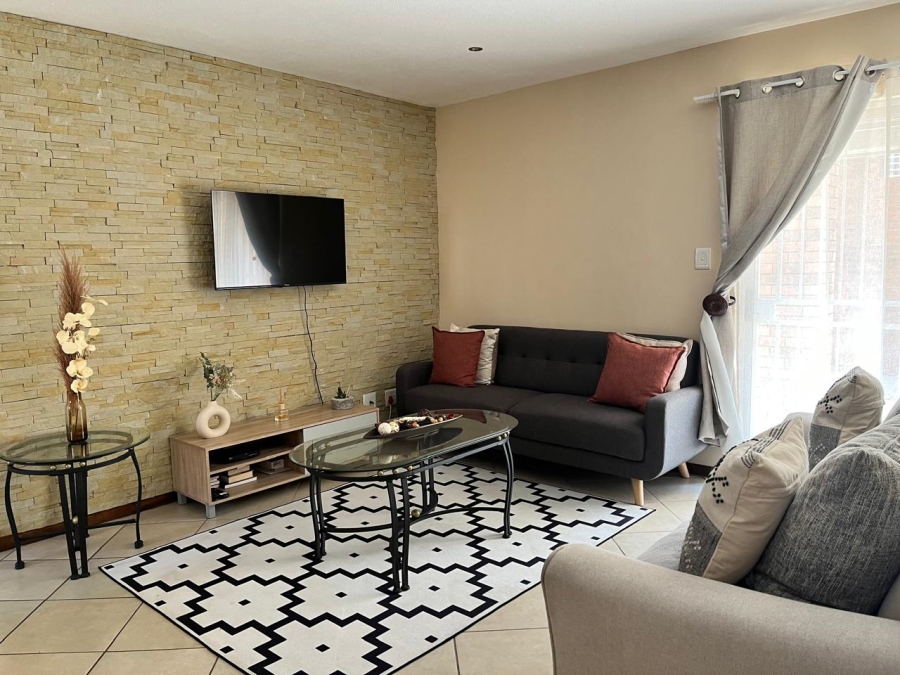 2 Bedroom Property for Sale in Monavoni Gauteng