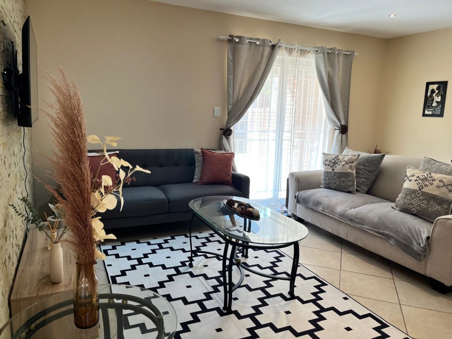 2 Bedroom Property for Sale in Monavoni Gauteng