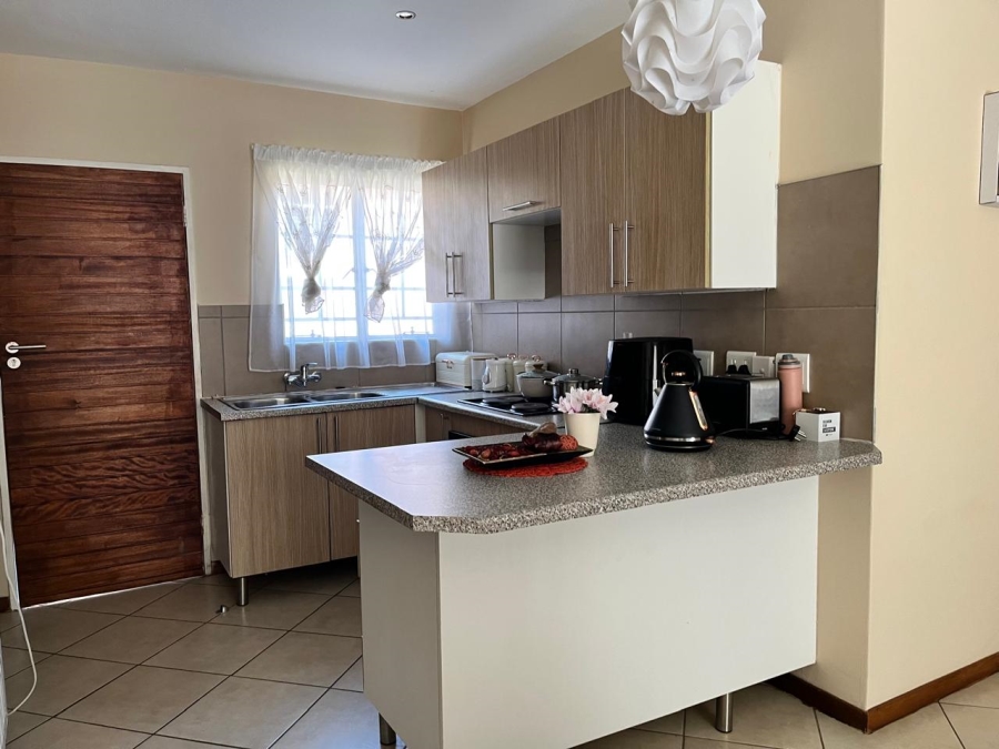 2 Bedroom Property for Sale in Monavoni Gauteng