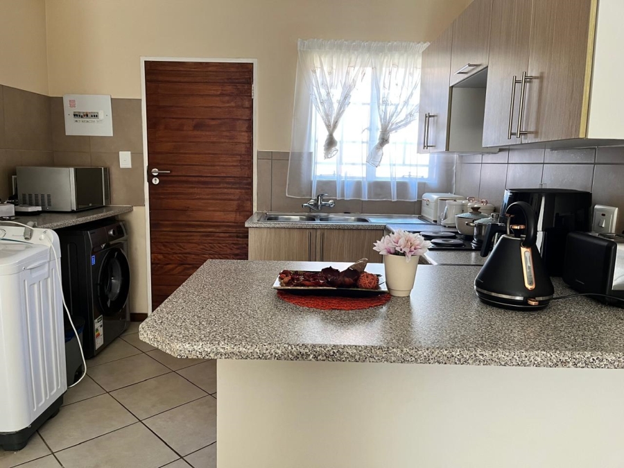2 Bedroom Property for Sale in Monavoni Gauteng