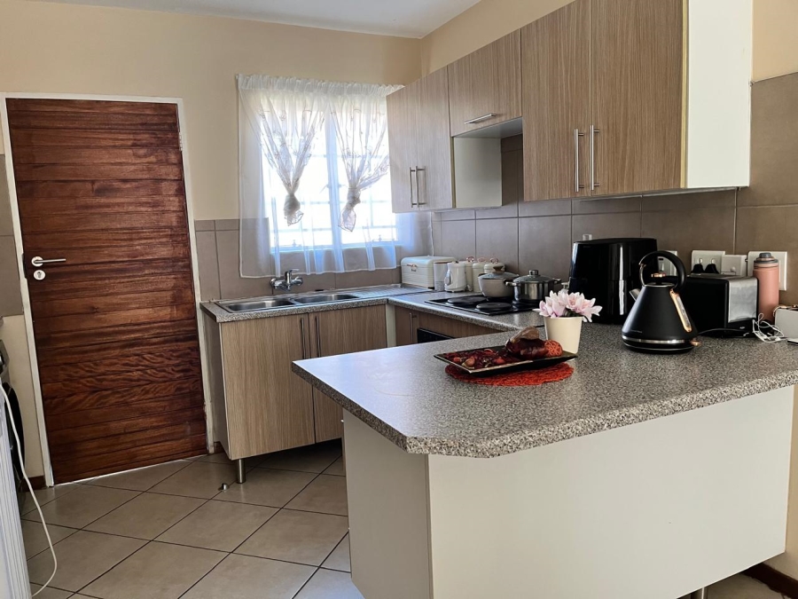 2 Bedroom Property for Sale in Monavoni Gauteng