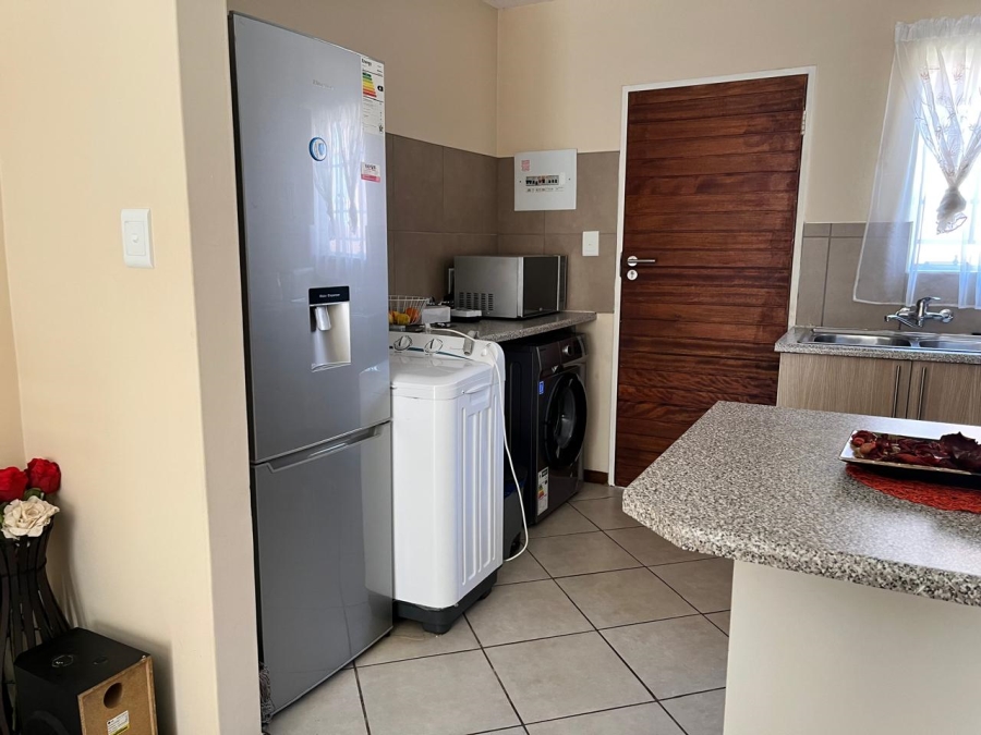 2 Bedroom Property for Sale in Monavoni Gauteng