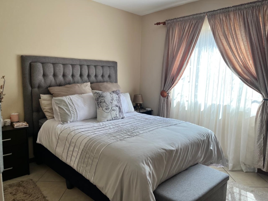 2 Bedroom Property for Sale in Monavoni Gauteng