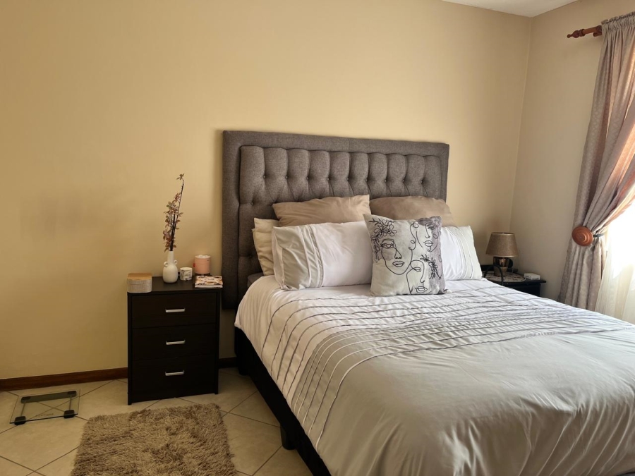 2 Bedroom Property for Sale in Monavoni Gauteng