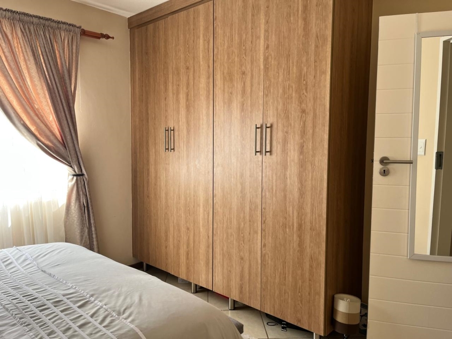 2 Bedroom Property for Sale in Monavoni Gauteng