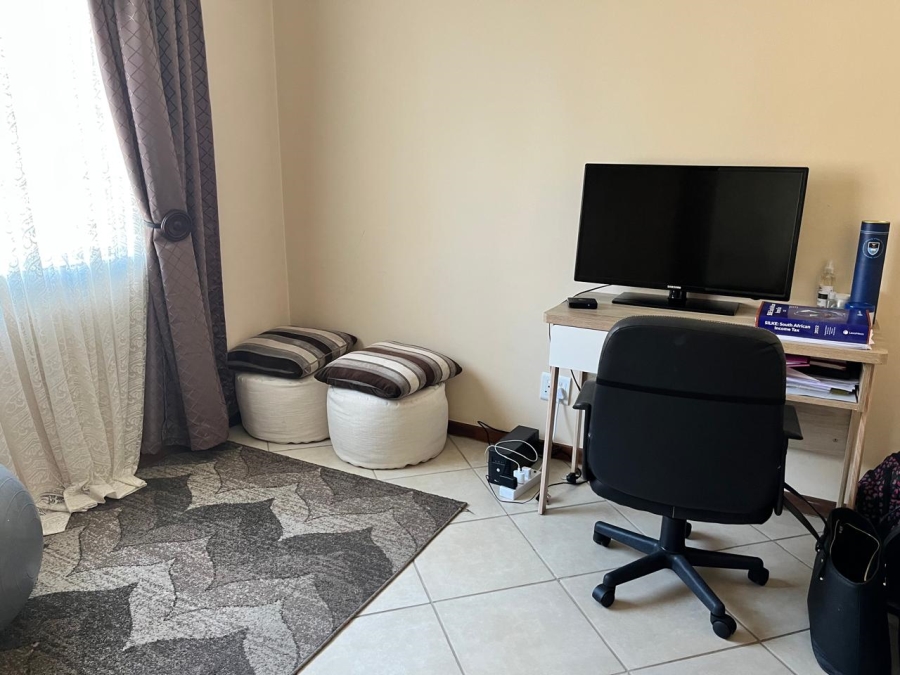 2 Bedroom Property for Sale in Monavoni Gauteng