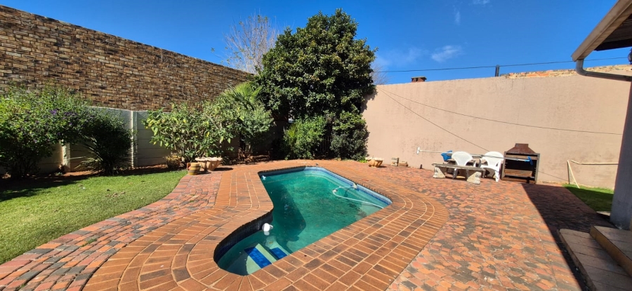 3 Bedroom Property for Sale in Casseldale Gauteng