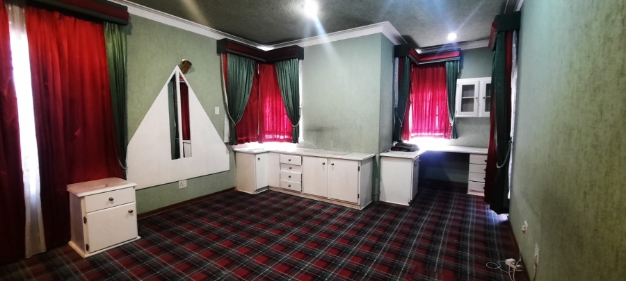 4 Bedroom Property for Sale in Laudium Gauteng