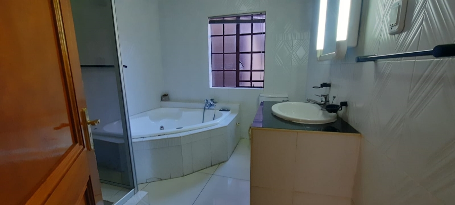 4 Bedroom Property for Sale in Laudium Gauteng